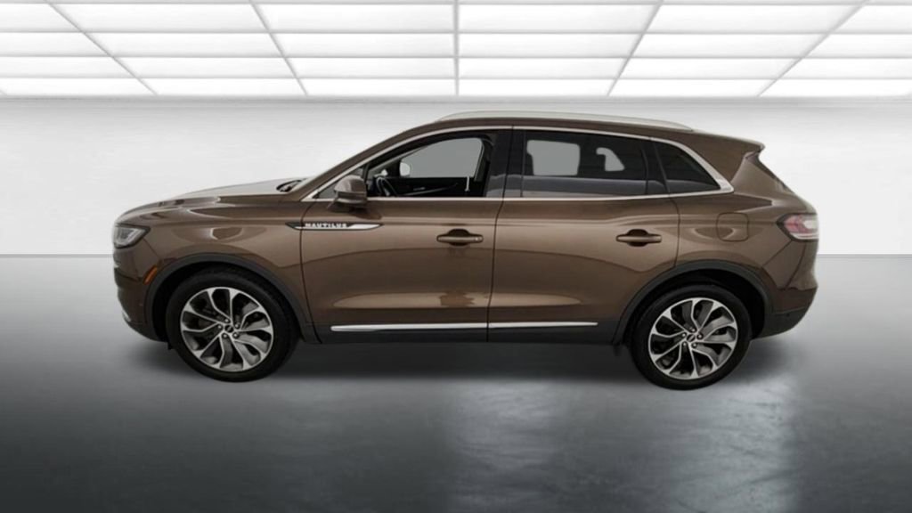 Used 2022 Lincoln Nautilus Reserve w/ Equipment Group 201A image 4