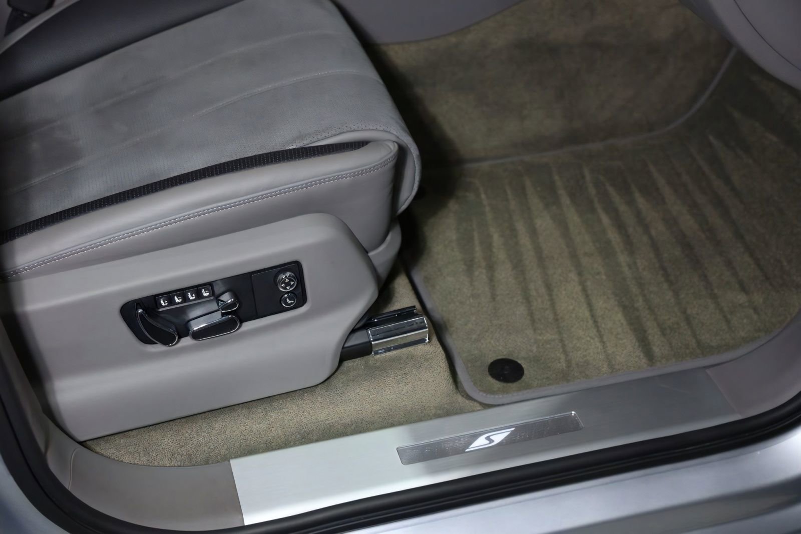Used 2022 Bentley Bentayga AWD/4WD image 37