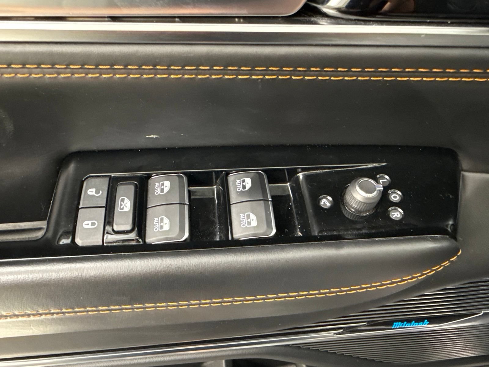 Used 2023 Jeep Grand Wagoneer Series III AWD/4WD image 12