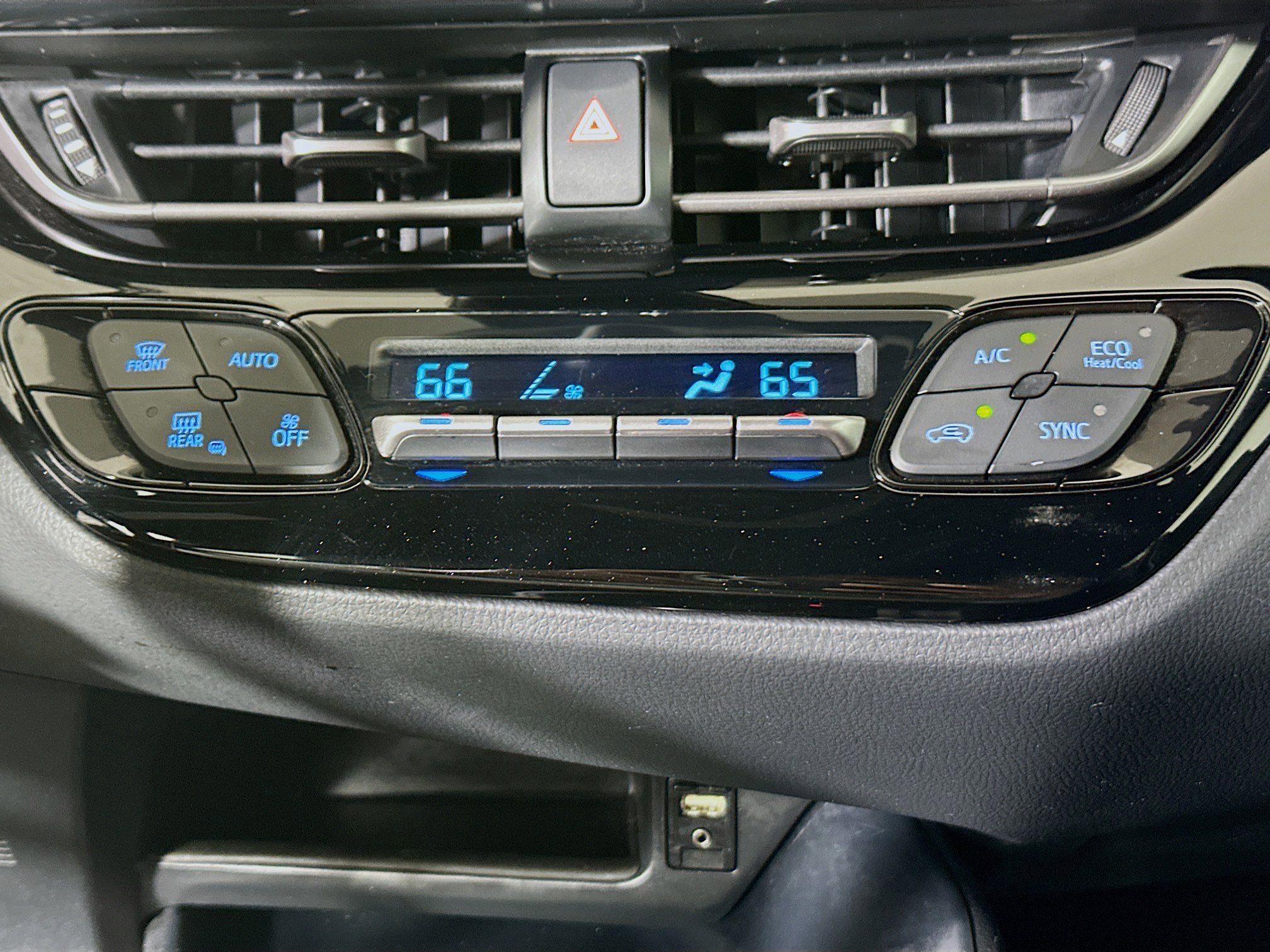 Used 2019 Toyota C-HR LE FWD image 22