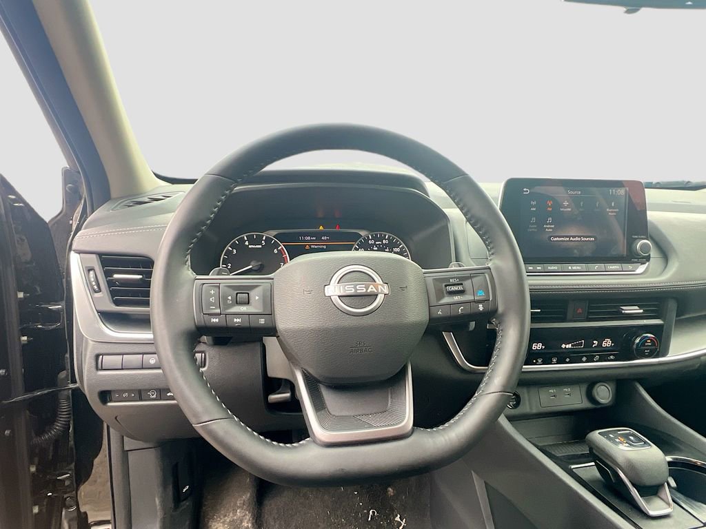 Used 2025 Nissan Rogue SV image 11