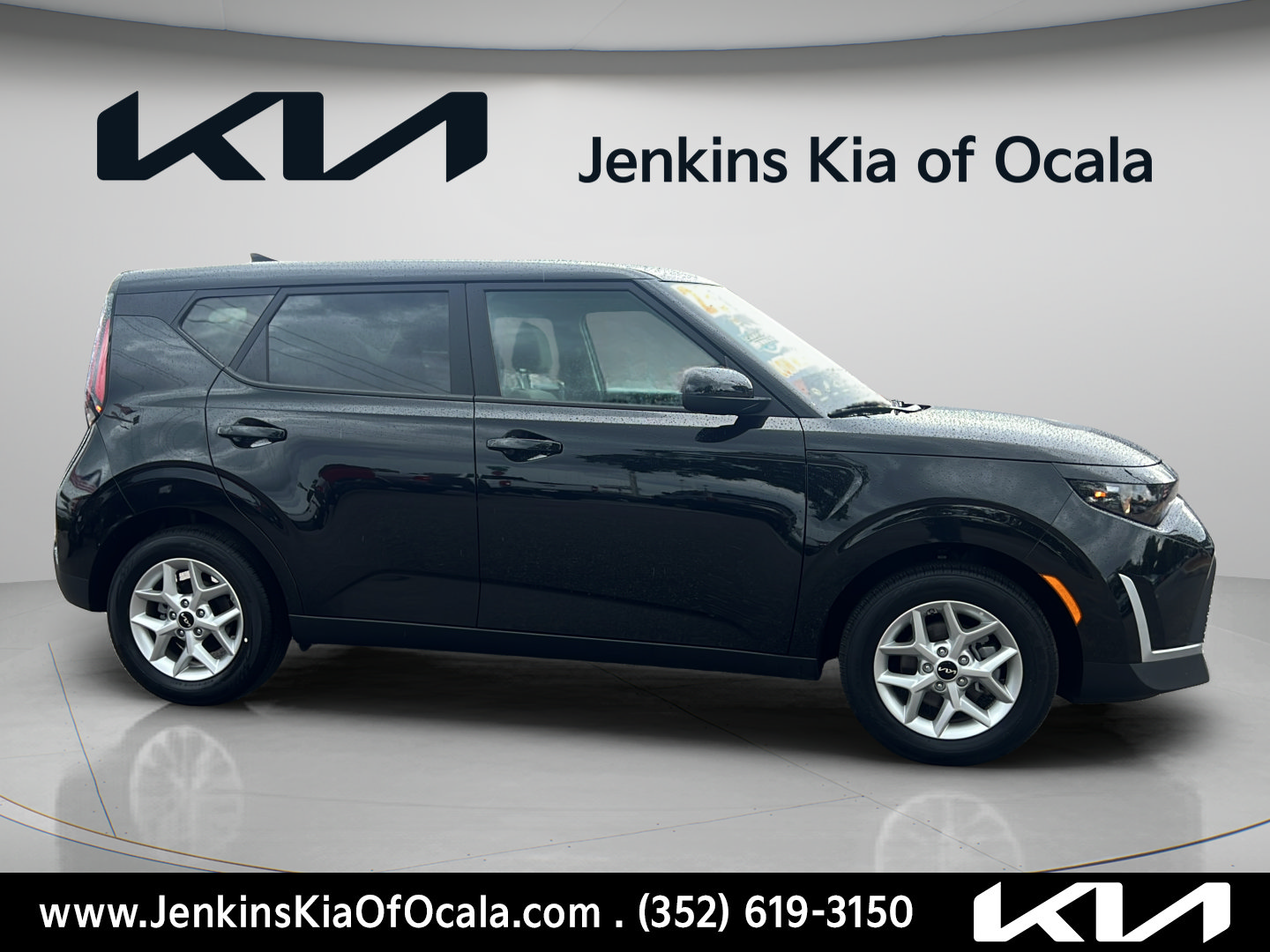 Certified 2025 Kia Soul LX w/ LX Technology Package FWD image 2