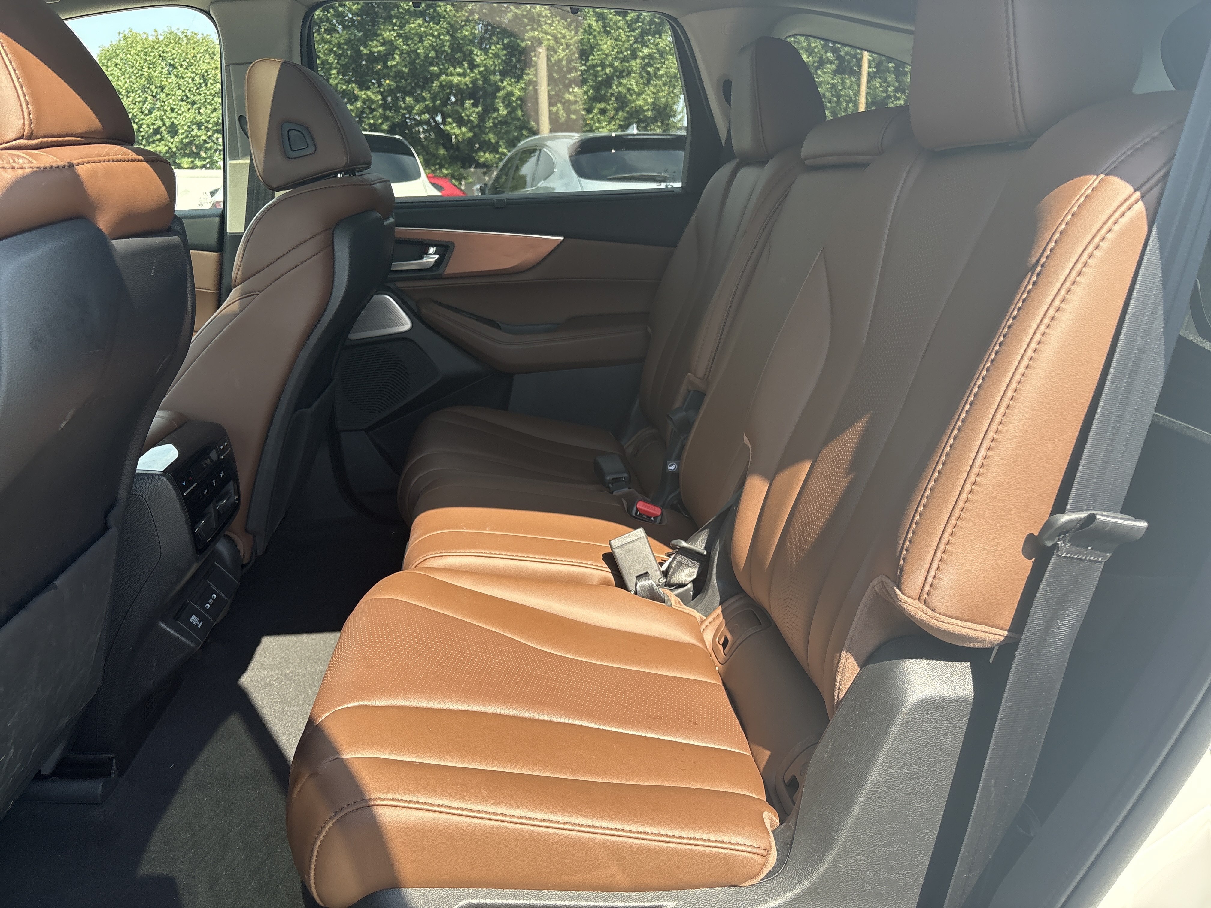 Used 2025 Acura MDX w/ Technology Package FWD image 4