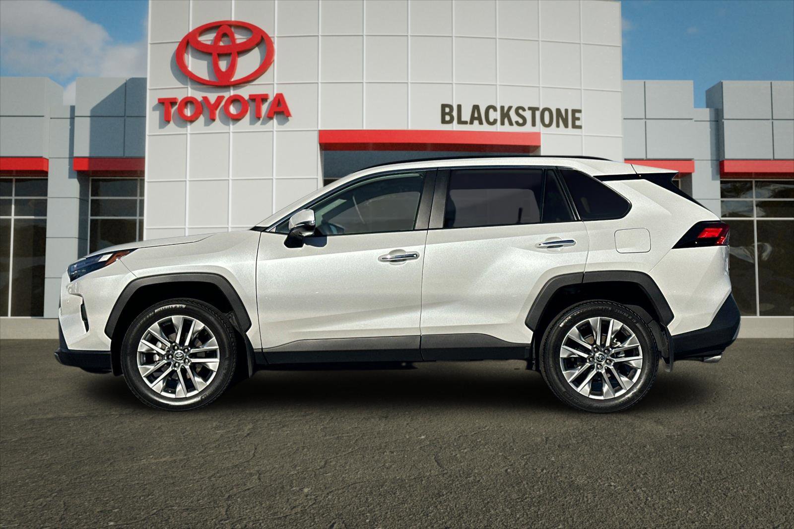 Used 2023 Toyota RAV4 Limited image 6