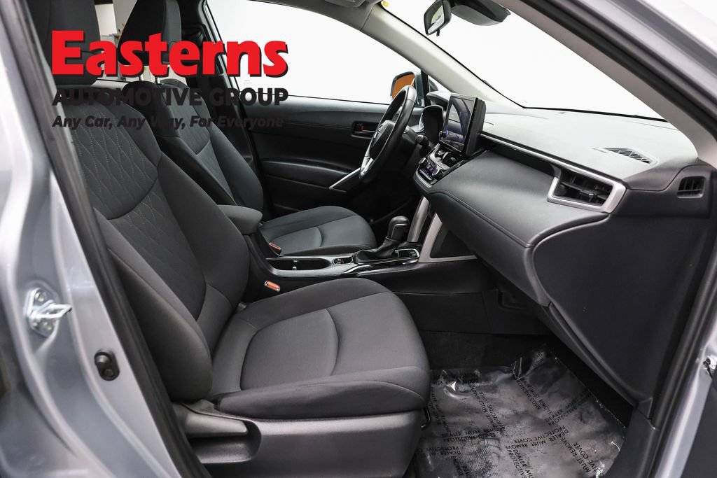 Used 2025 Toyota Corolla Cross LE FWD image 23