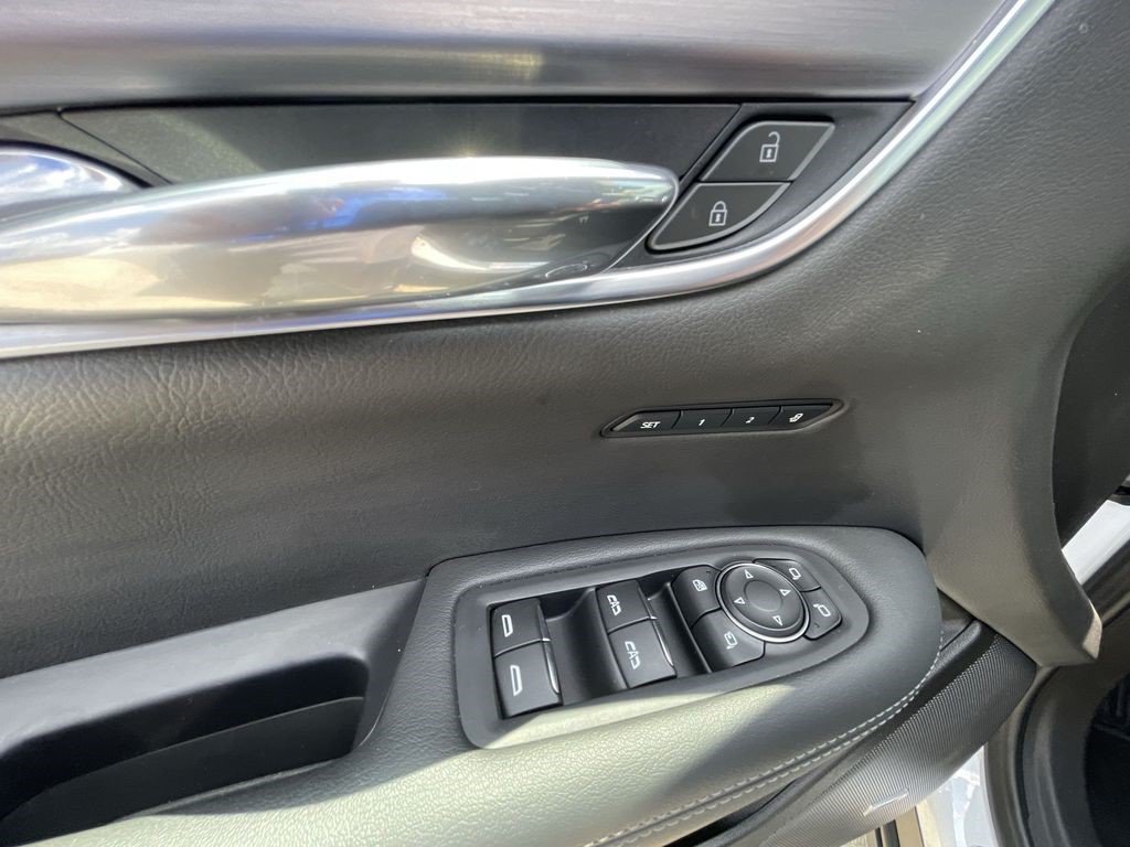 Certified 2024 Cadillac XT6 Luxury FWD image 21