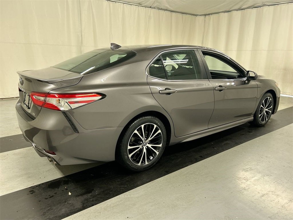Used 2020 Toyota Camry image 2