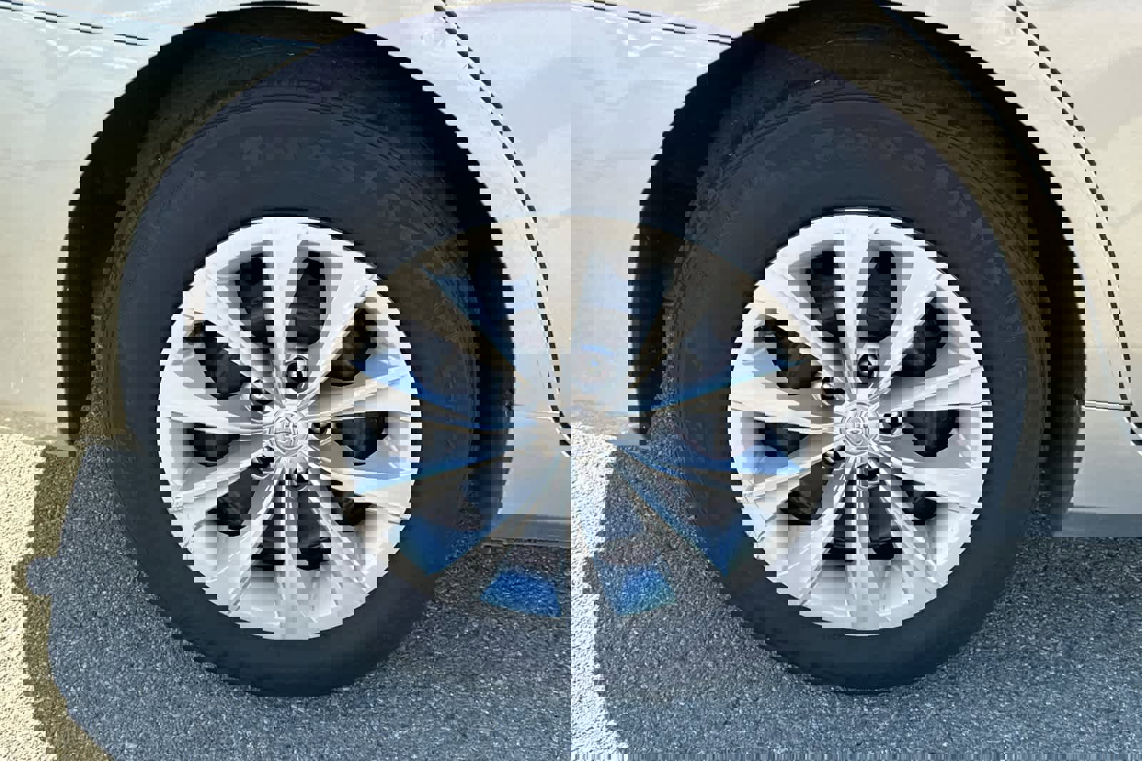 Used 2017 Toyota Camry LE image 17