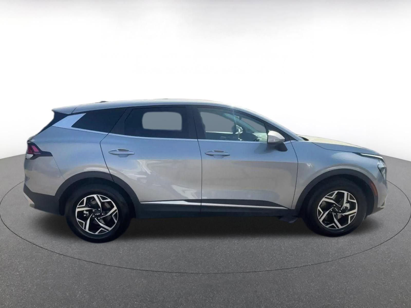 Used 2025 Kia Sportage LX image 16