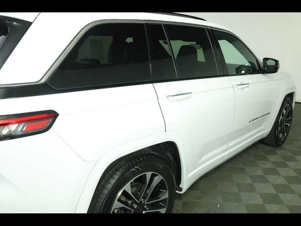Used 2023 Jeep Grand Cherokee Overland AWD/4WD image 10