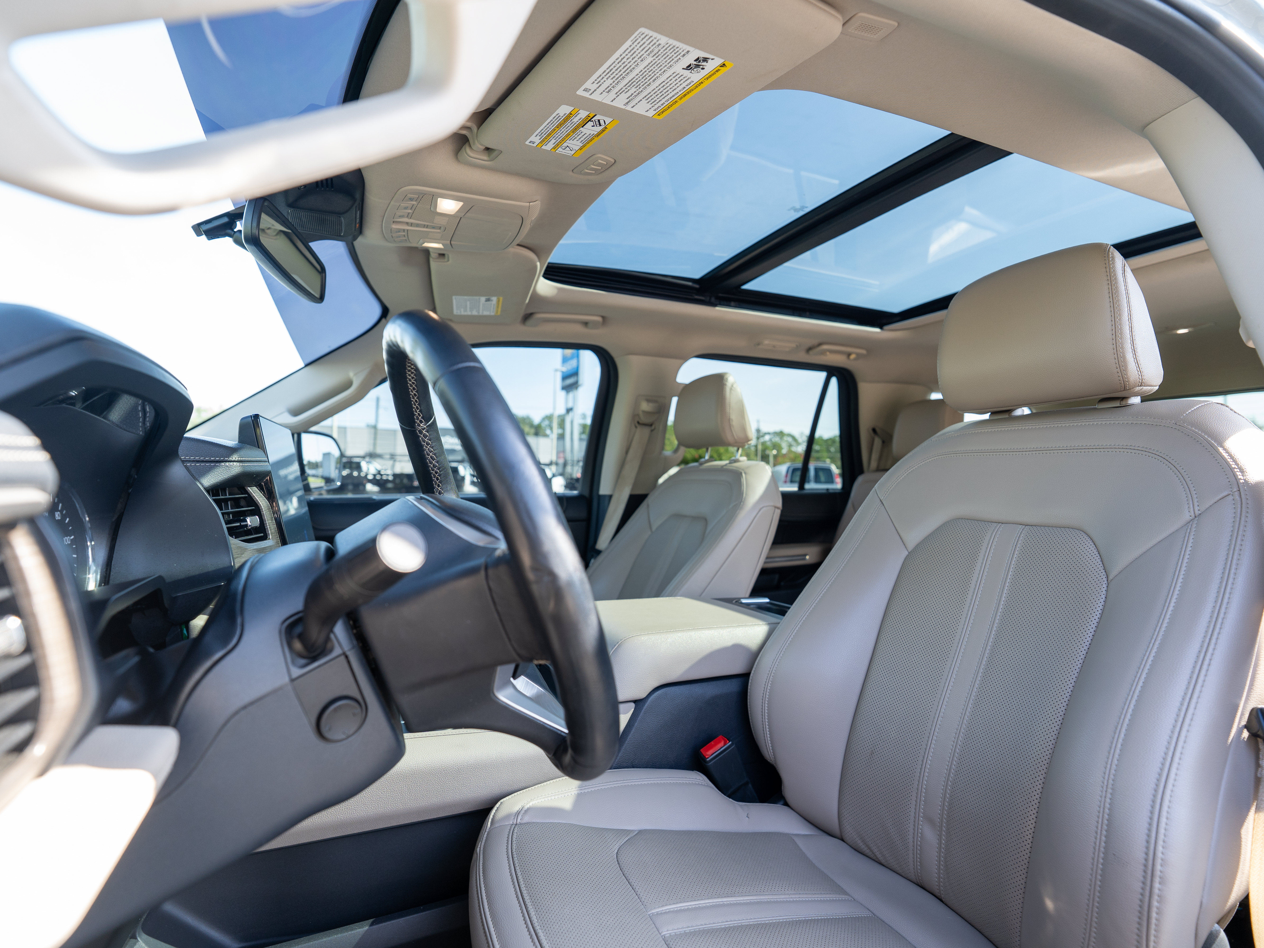 Used 2024 Ford Expedition Limited AWD/4WD image 8
