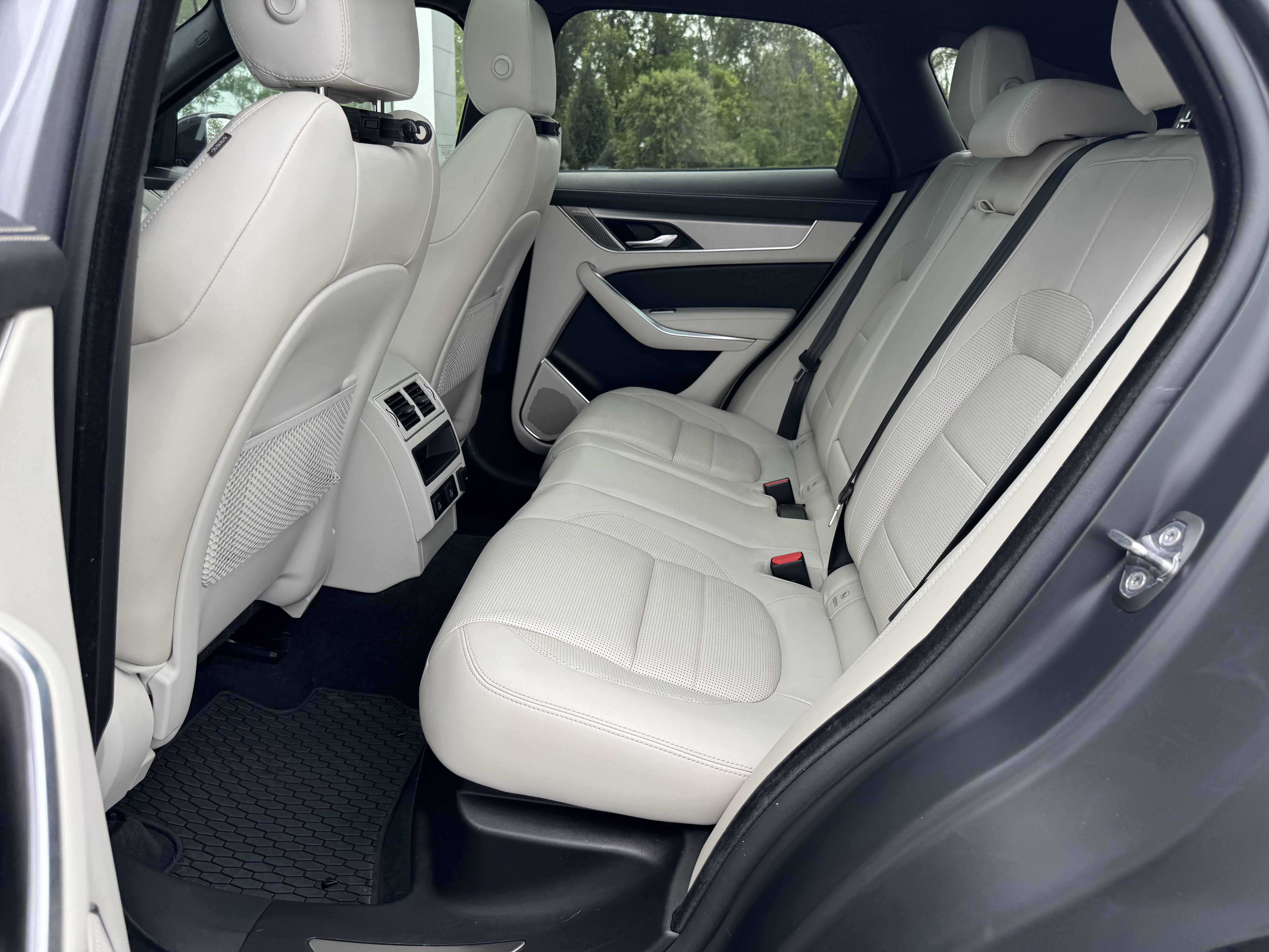Certified 2024 Jaguar F-PACE R-Dynamic S AWD/4WD image 5