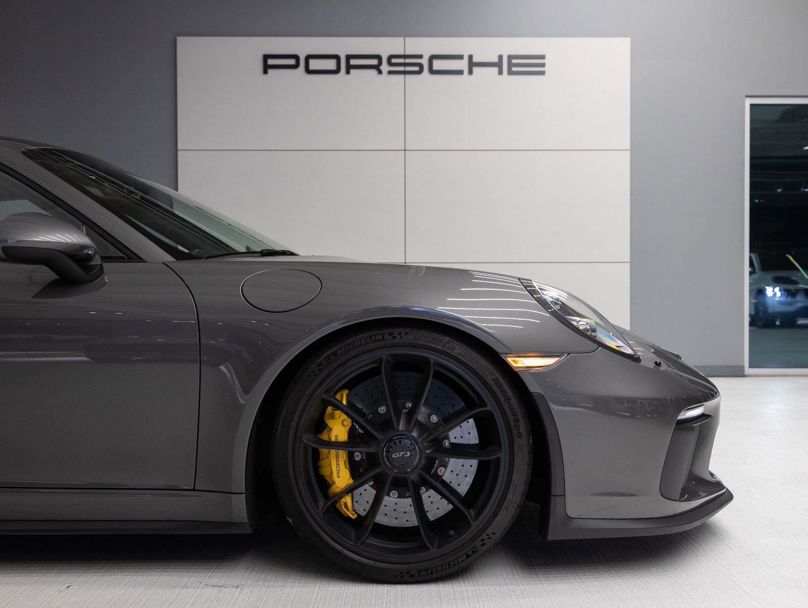 Certified 2018 Porsche 911 GT3 RWD image 11