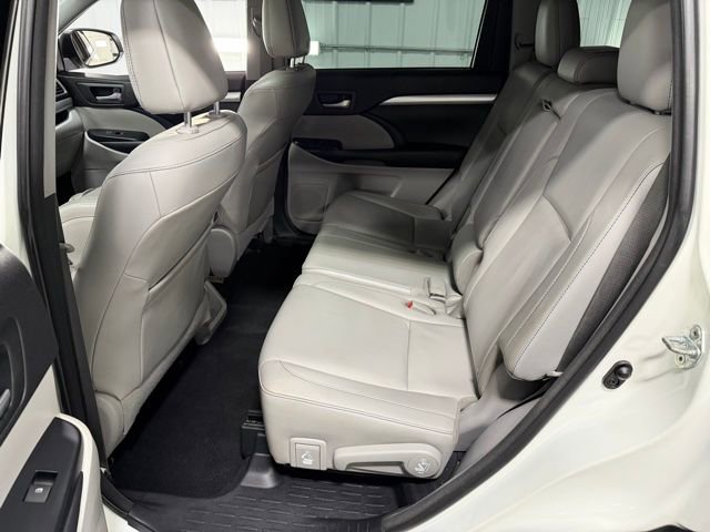 Used 2016 Toyota Highlander XLE AWD/4WD image 11