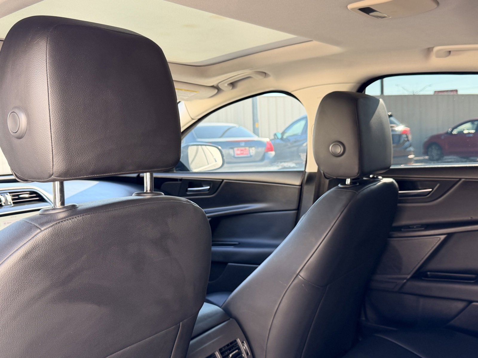 Used 2019 Jaguar XE Premium image 28