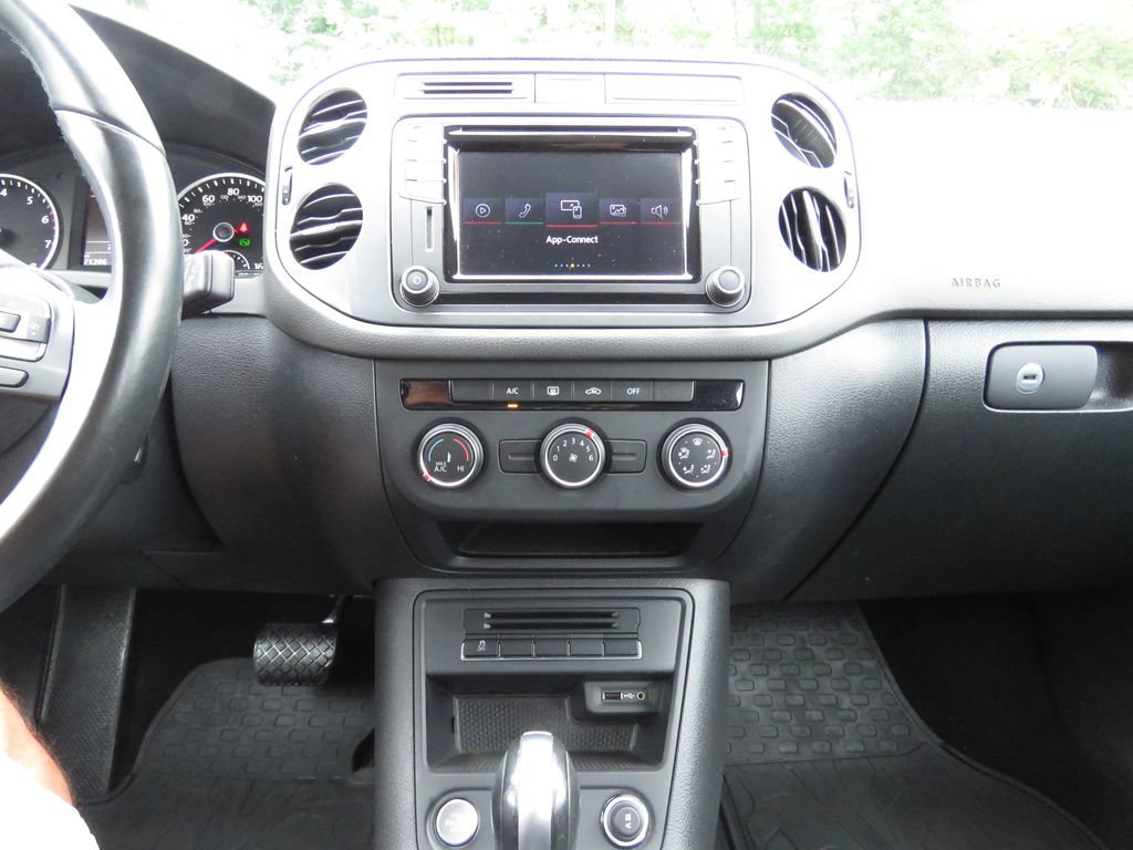 Used 2018 Volkswagen Tiguan Limited w/ Premium Package AWD/4WD image 24
