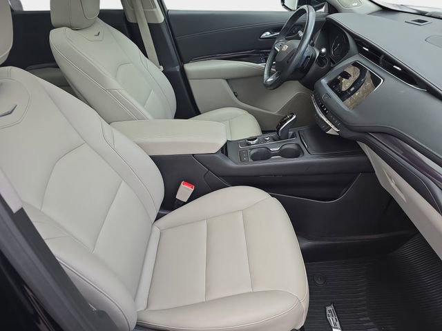 Used 2021 Cadillac XT4 Luxury w/ Cold Weather Package AWD/4WD image 12