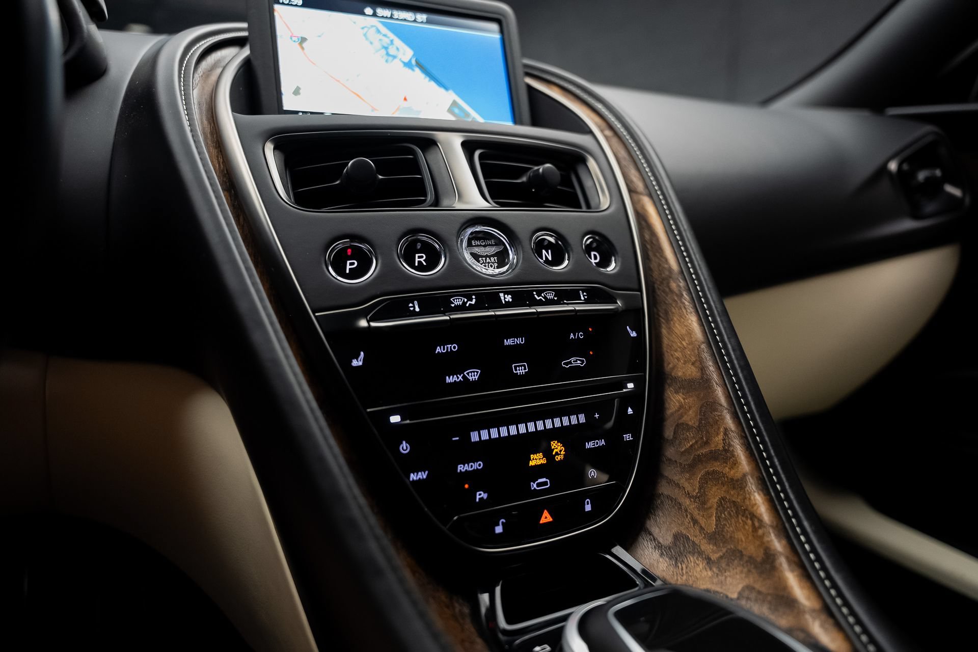 Used 2018 Aston Martin DB11 V12 RWD image 48