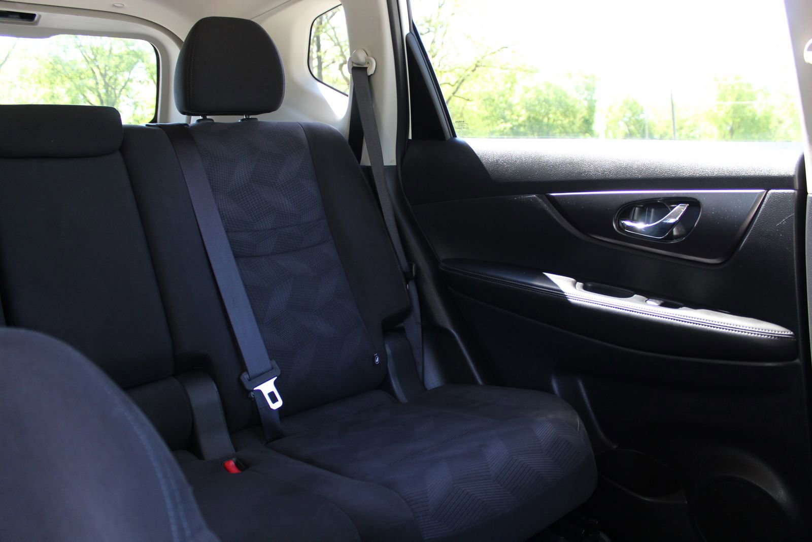 Used 2015 Nissan Rogue SV w/ SV Premium Package image 14