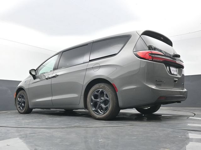 Used 2023 Chrysler Pacifica Touring-L w/ S Appearance Package FWD image 43