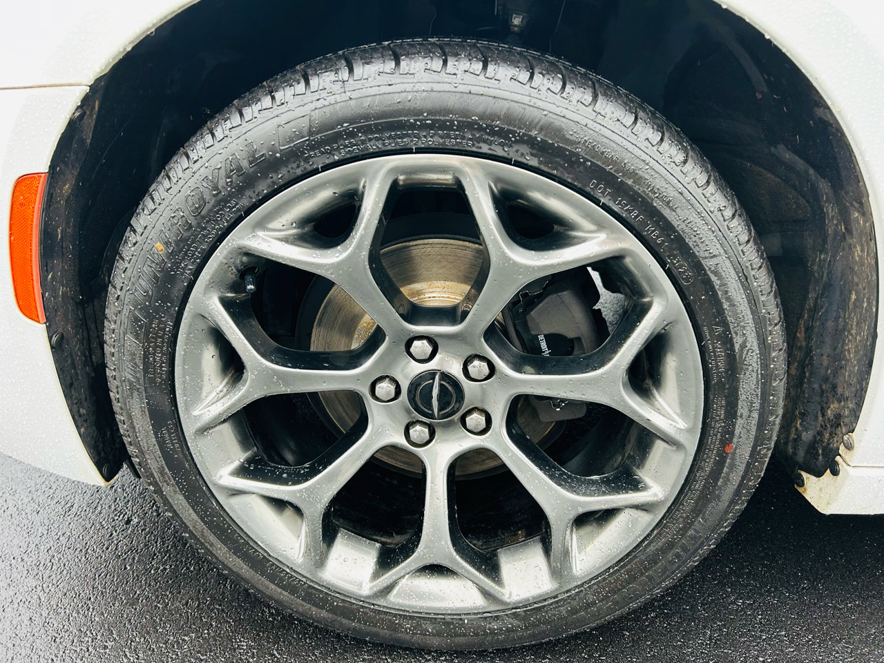 Used 2018 Chrysler 300 Touring w/ Sport Appearance Package image 9