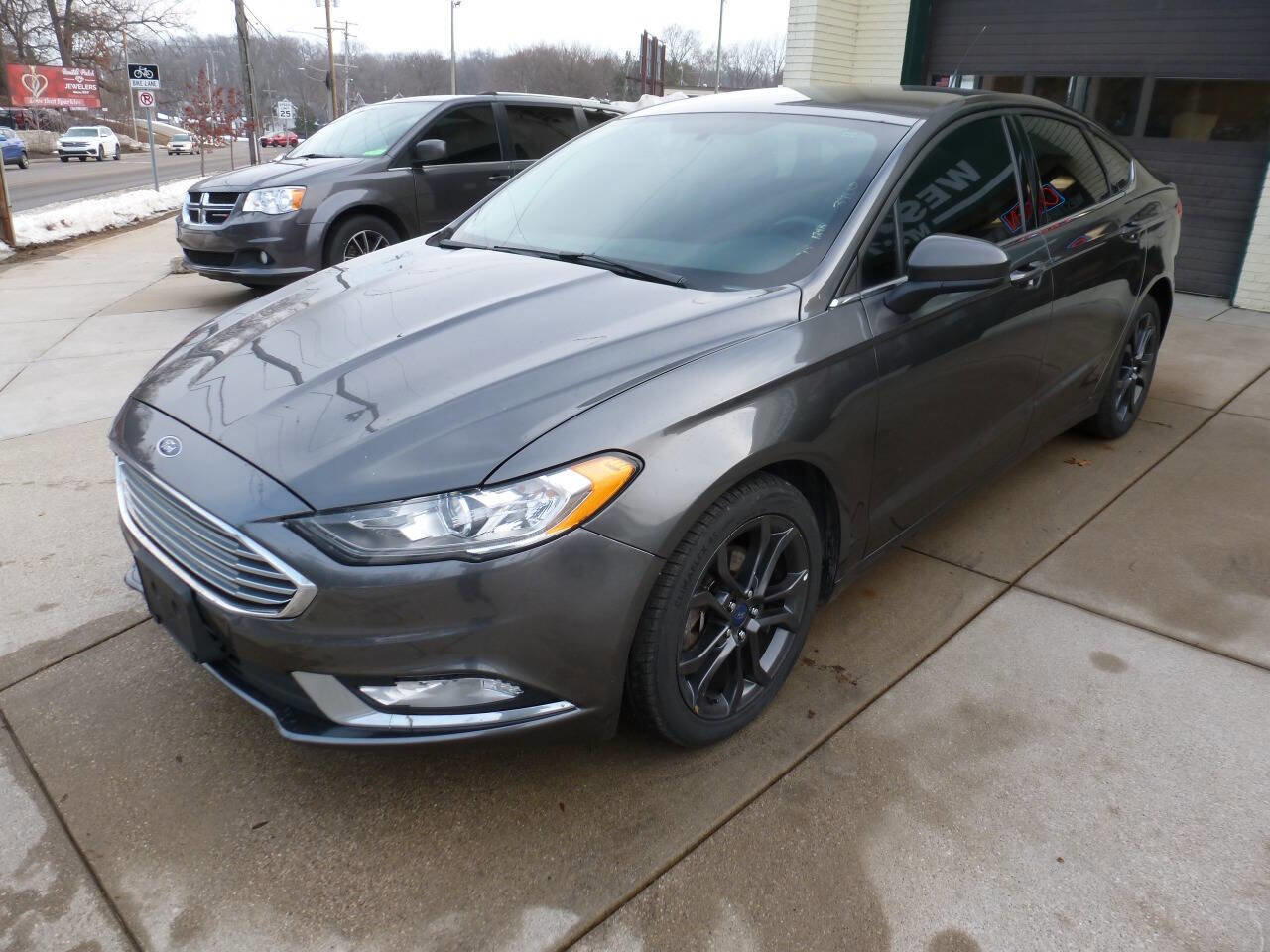 Used 2018 Ford Fusion SE w/ Equipment Group 201A image 4