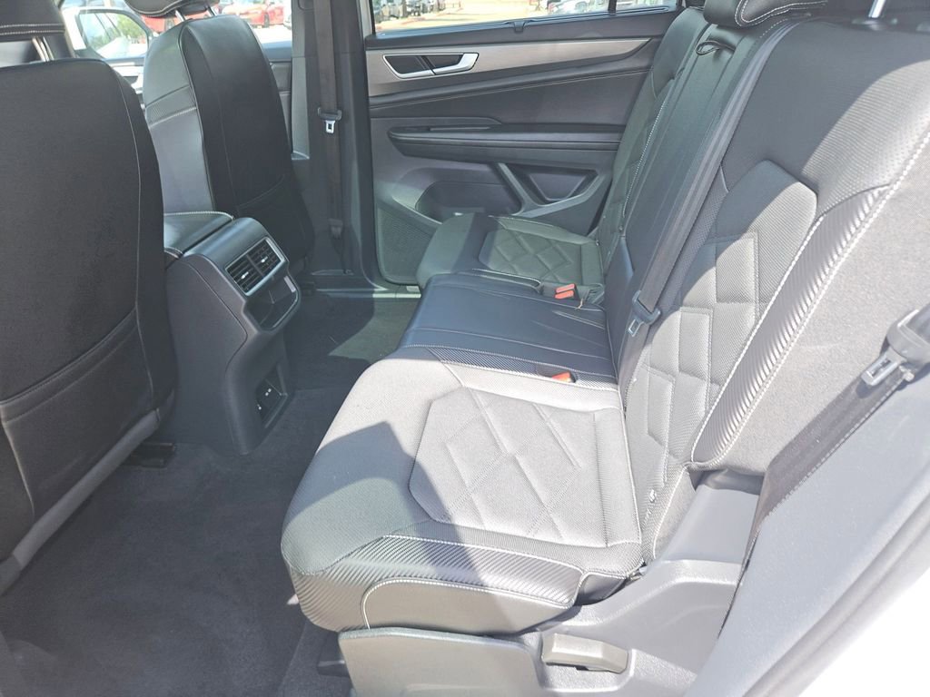 Used 2025 Volkswagen Atlas Cross Sport SE image 28