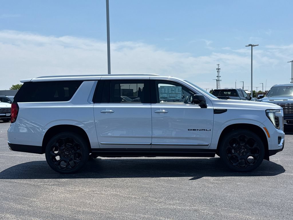 New 2026 GMC Yukon XL Denali w/ Denali Reserve Package AWD/4WD image 10