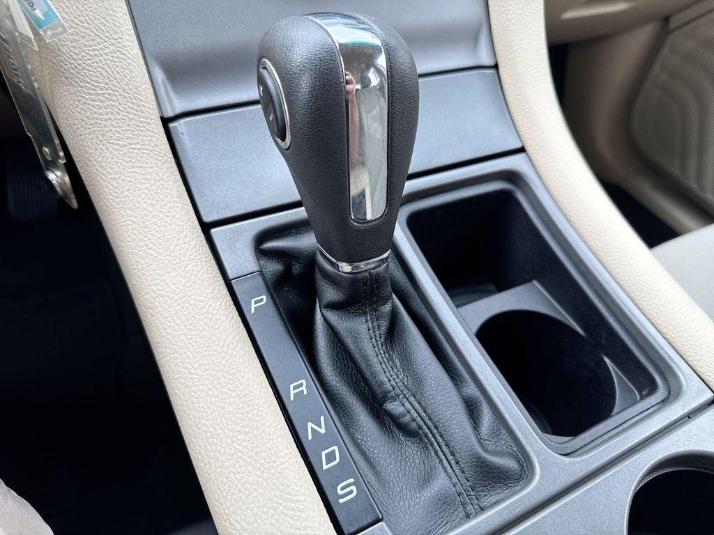 Used 2016 Ford Taurus SE FWD image 17