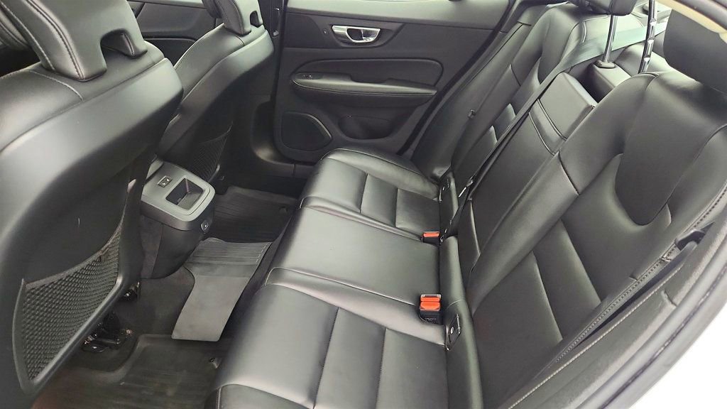Used 2021 Volvo S60 T6 Momentum w/ Advanced Package image 21