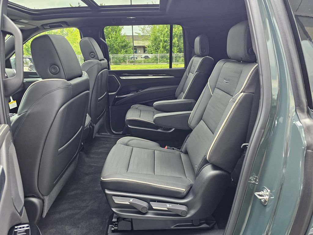 New 2026 Cadillac Escalade ESV Sport w/ Touring Package AWD/4WD image 17