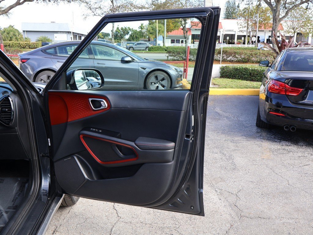 Used 2023 Kia Soul GT-Line w/ GT-Line Technology Package image 22