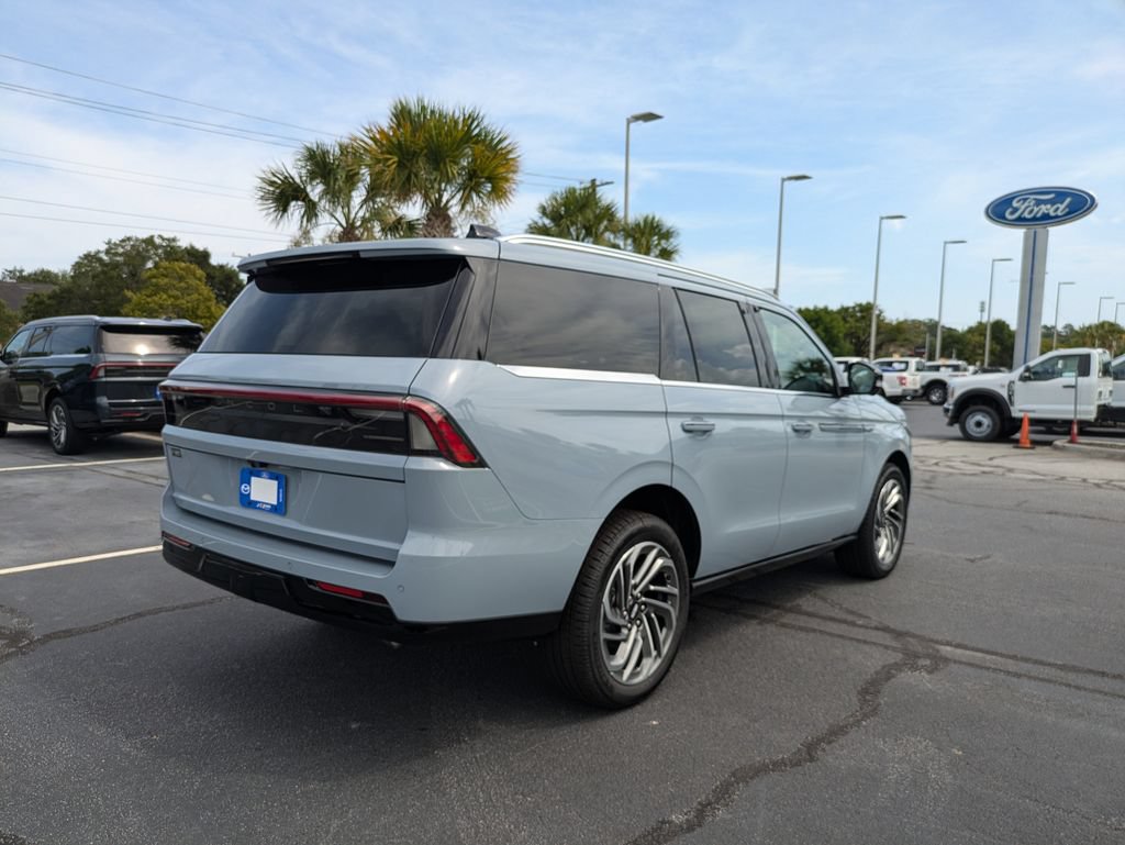 New 2027 Lincoln Navigator Reserve AWD/4WD image 4