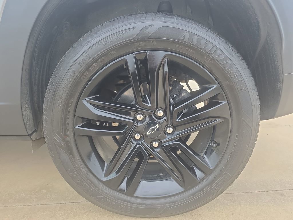 Used 2025 Chevrolet Trax ACTIV w/ Sunroof Package FWD image 32
