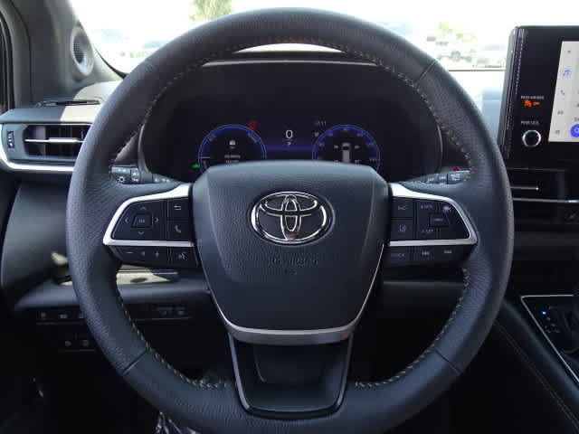 Certified 2025 Toyota Sienna XLE Woodland Edition AWD/4WD image 23