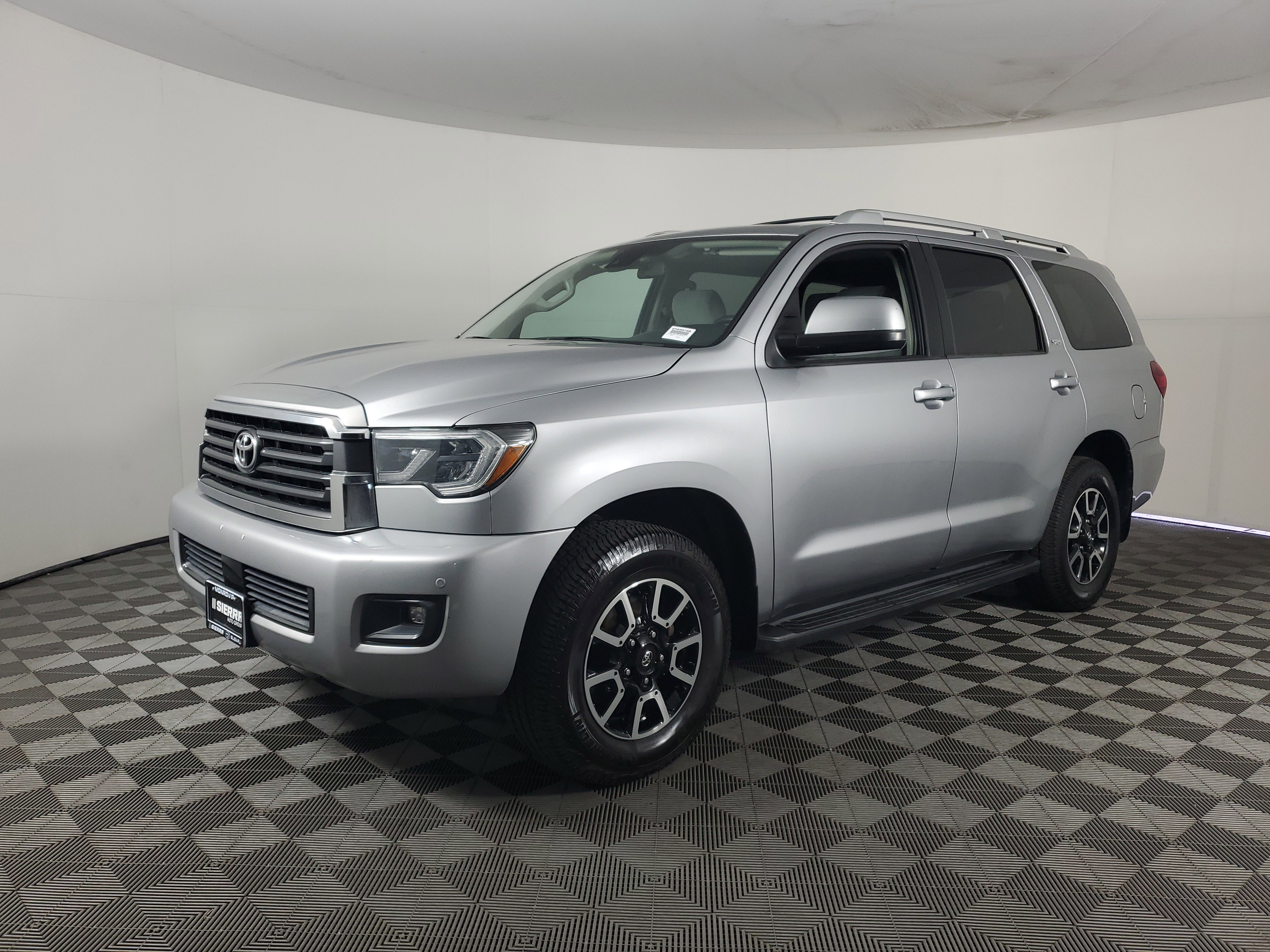 Used 2019 Toyota Sequoia SR5 AWD/4WD image 8
