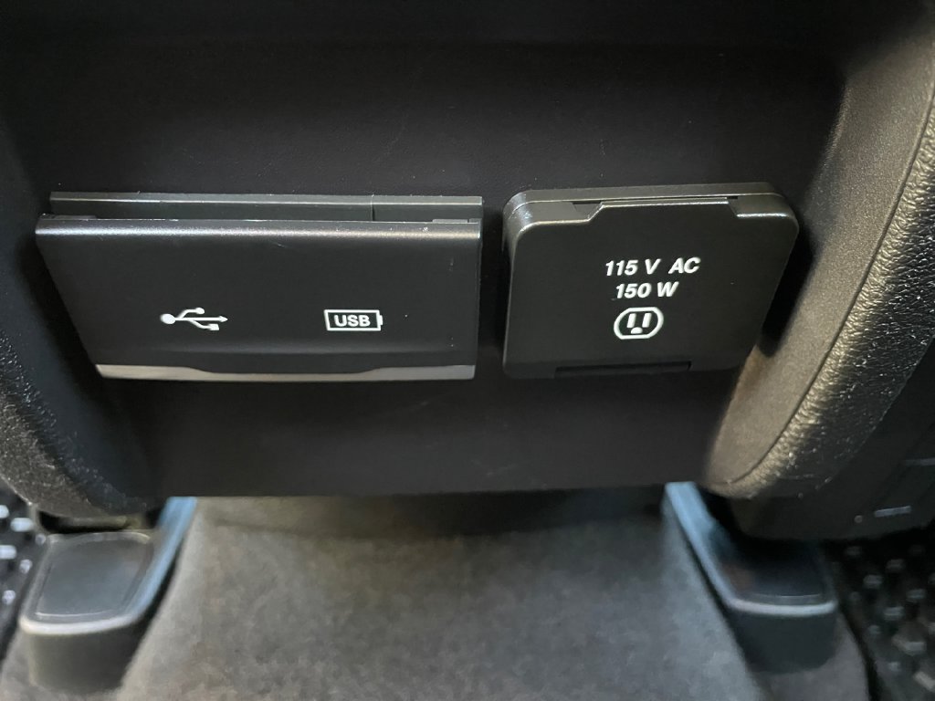 Certified 2020 Jeep Cherokee Latitude Plus w/ Comfort/Convenience Group AWD/4WD image 33