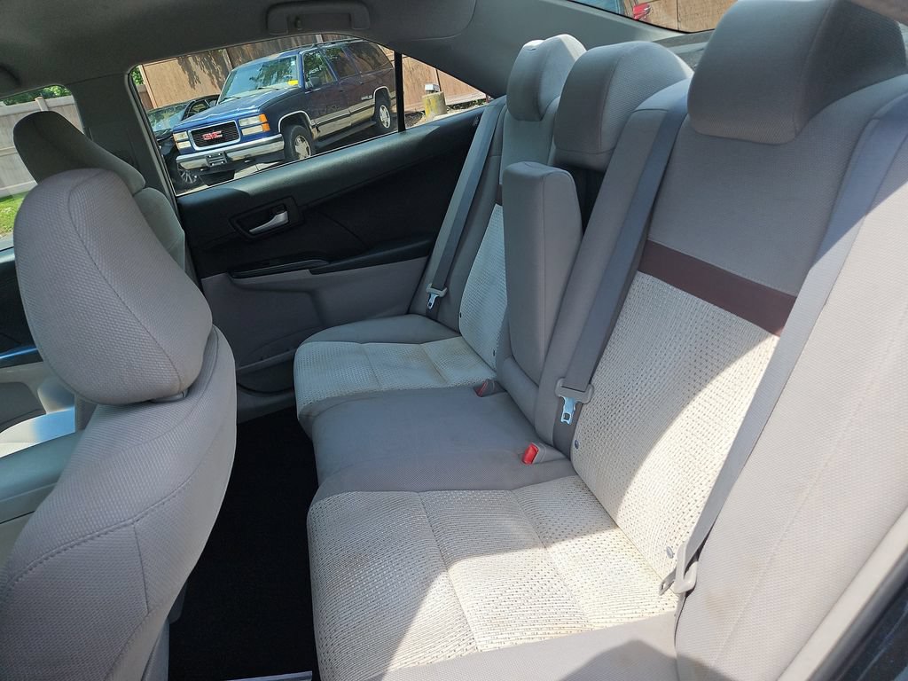 Used 2012 Toyota Camry LE FWD image 14