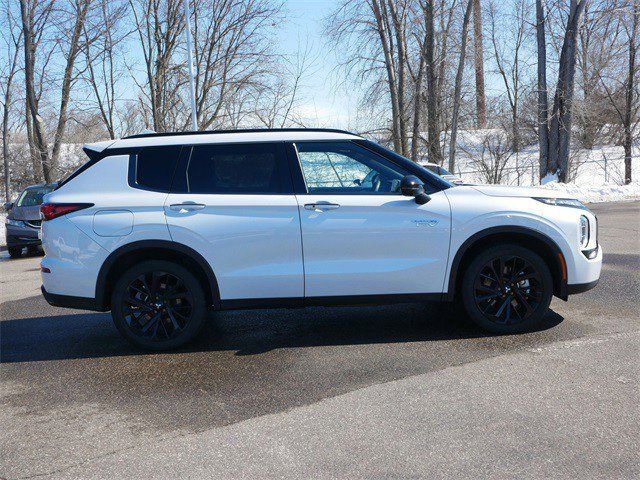 Used 2025 Mitsubishi Outlander SEL Black Edition image 8