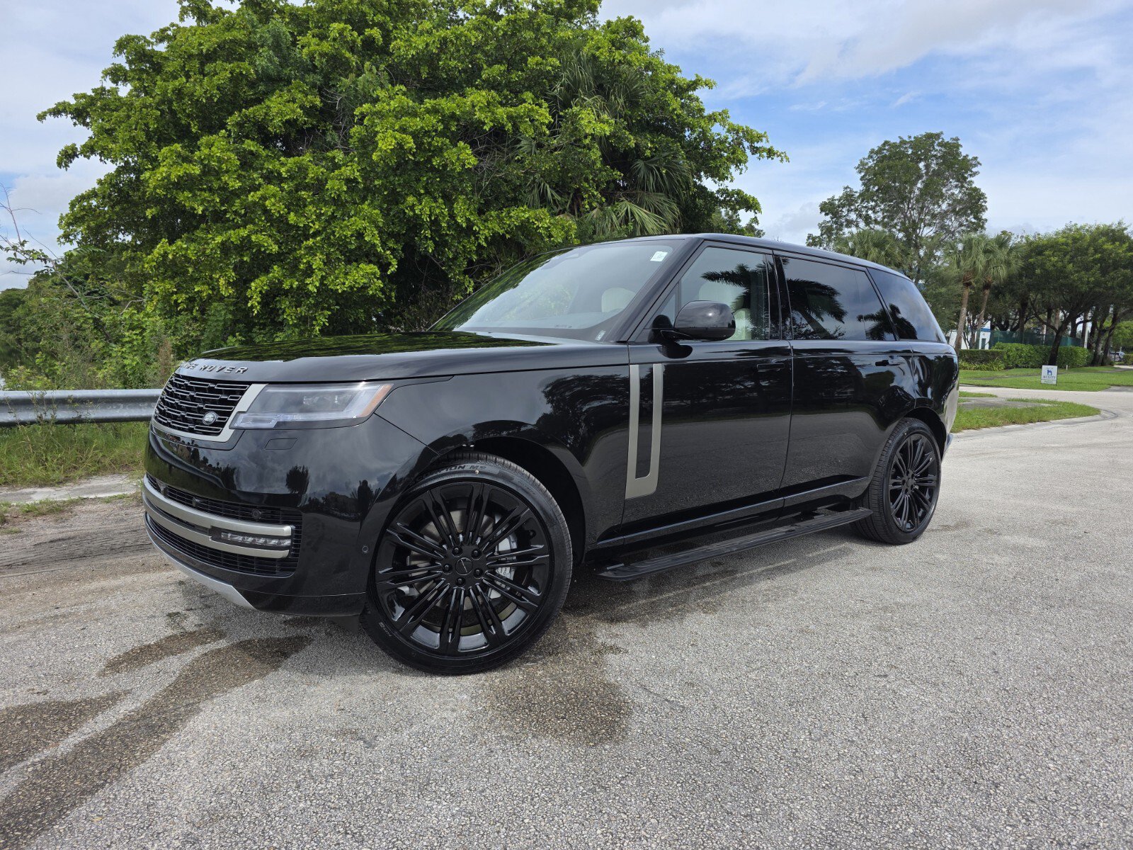 New 2026 Land Rover Range Rover Long Wheelbase SE