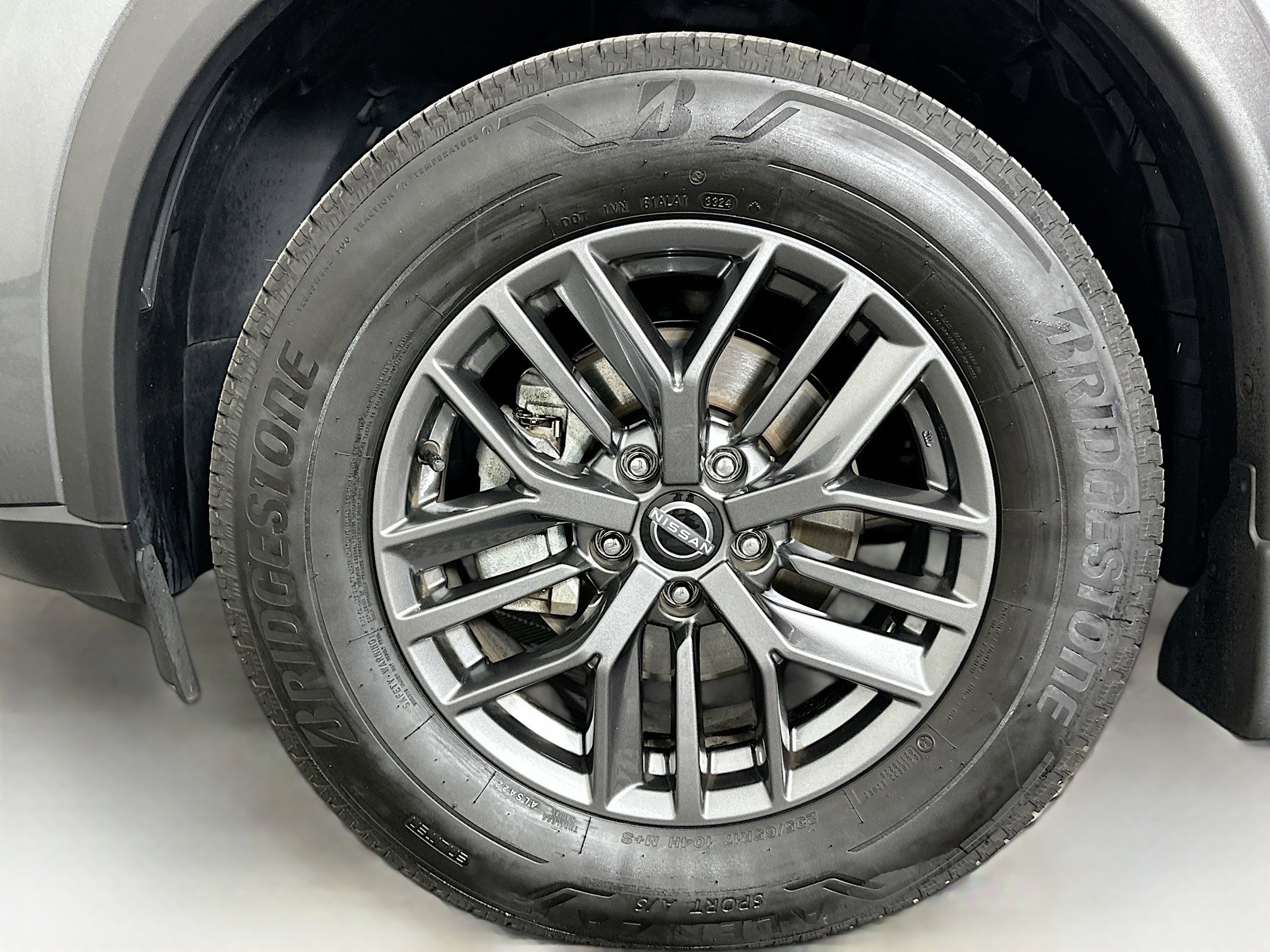 Used 2023 Nissan Rogue S image 11