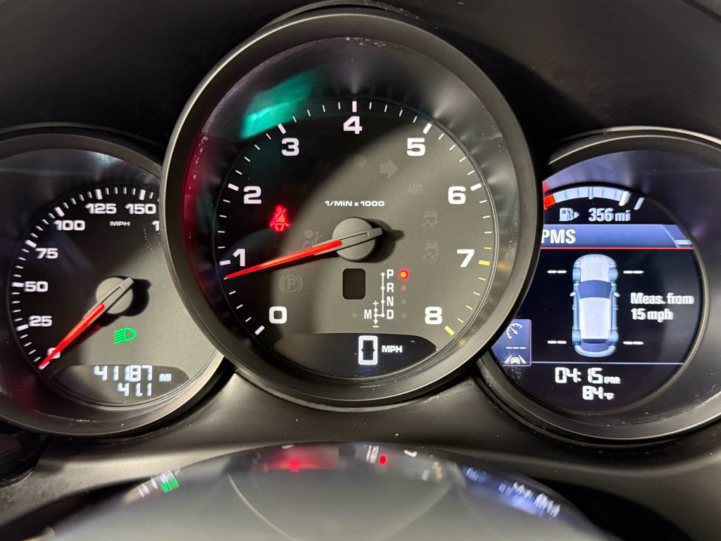 Used 2018 Porsche Macan Base (PDK) image 25