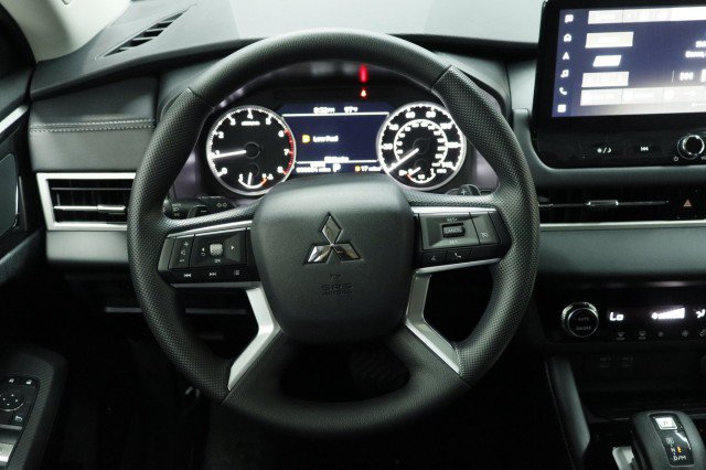 New 2026 Mitsubishi Outlander ES FWD image 21