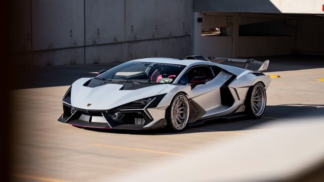 Used 2025 Lamborghini Revuelto AWD/4WD image 7