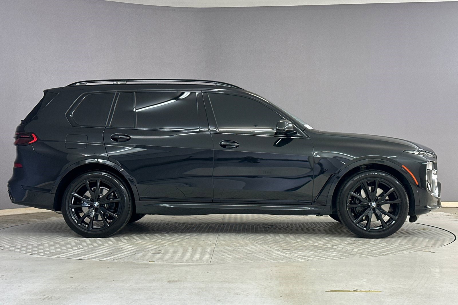 Certified 2025 BMW X7 xDrive40i w/ M Sport Package image 7