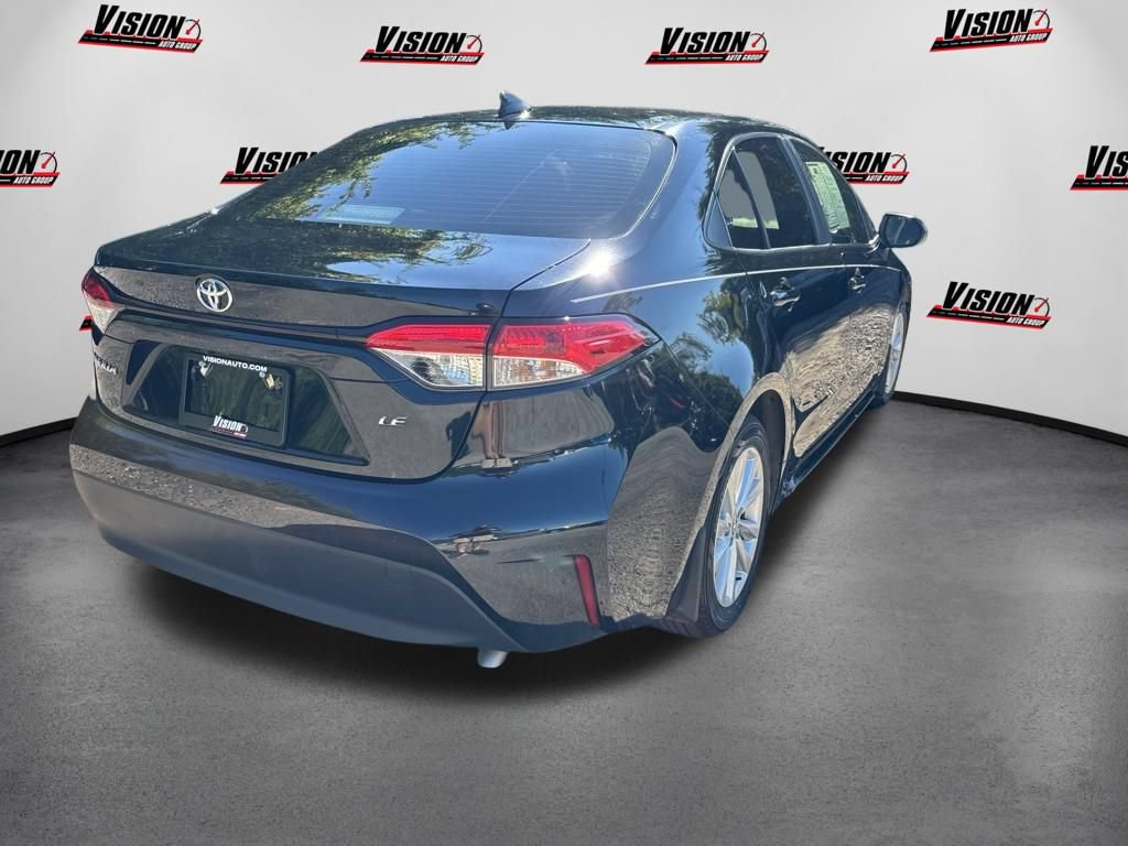 Used 2023 Toyota Corolla LE w/ LE Premium Package FWD image 5