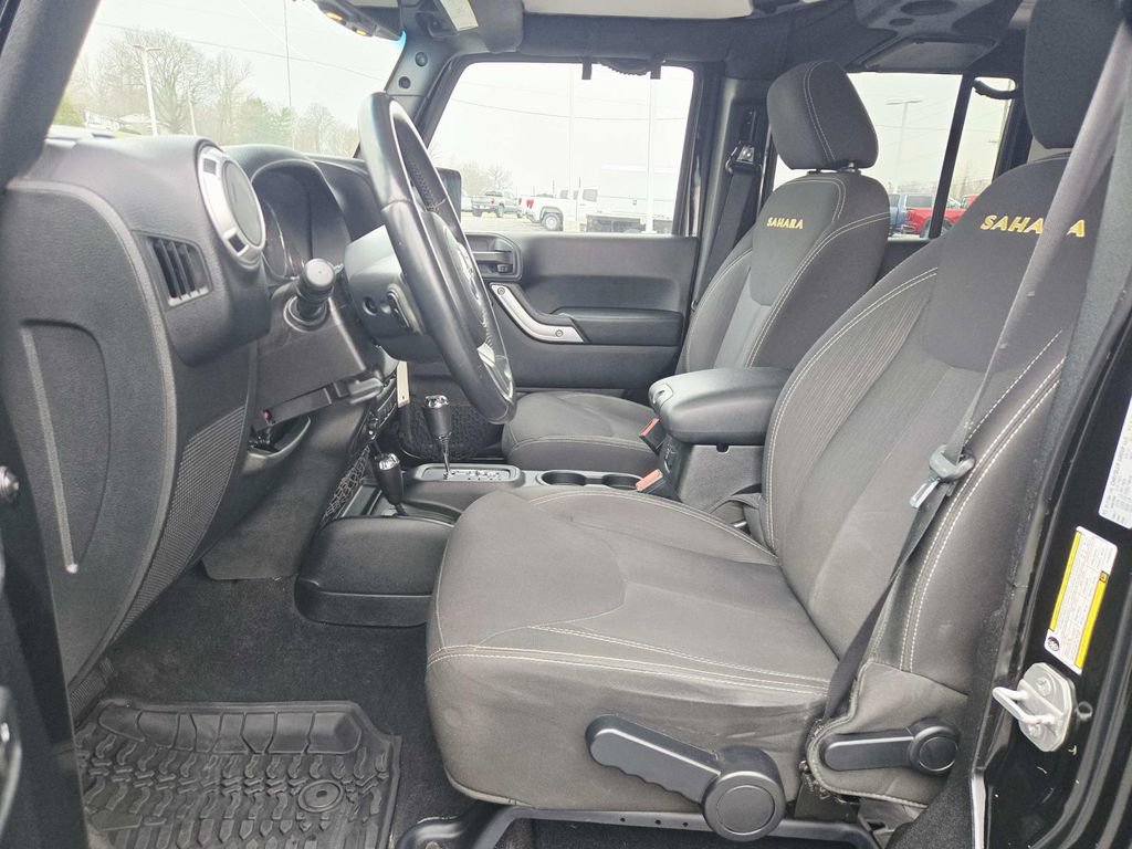 Used 2015 Jeep Wrangler Unlimited Sahara image 11