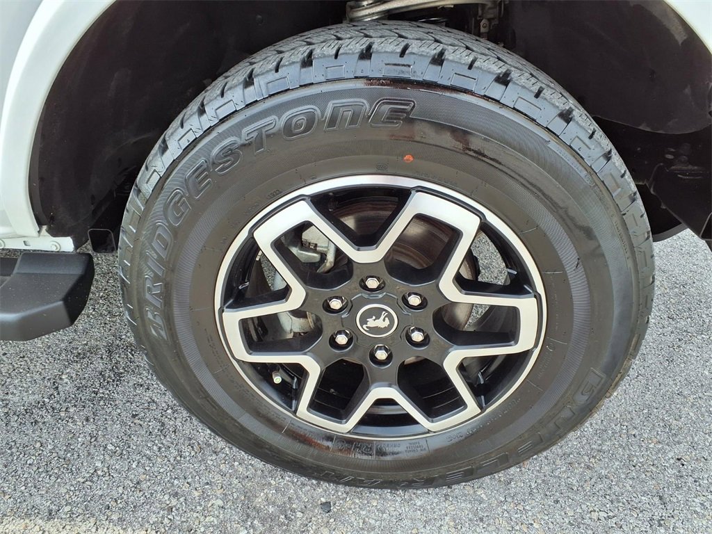 Used 2023 Ford Bronco Outer Banks image 9