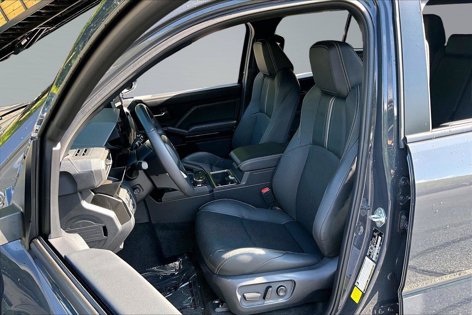Used 2025 Toyota 4Runner Limited AWD/4WD image 26