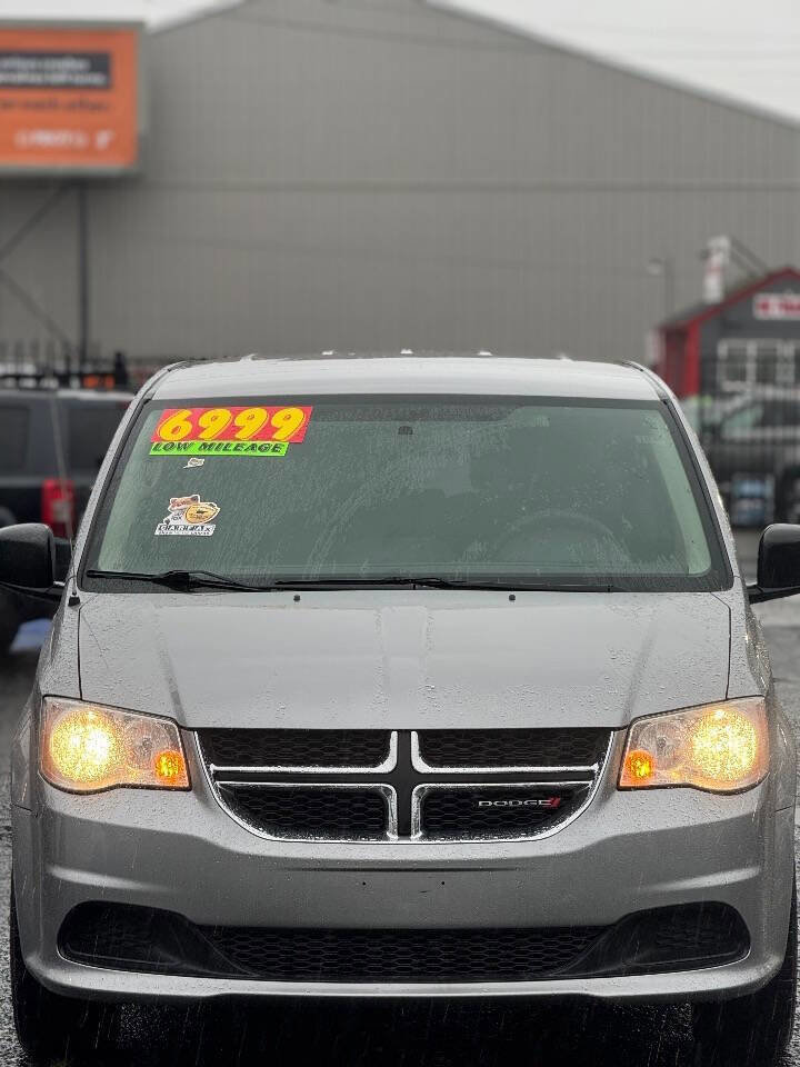 Used 2017 Dodge Grand Caravan SE w/ Power Window Group image 2